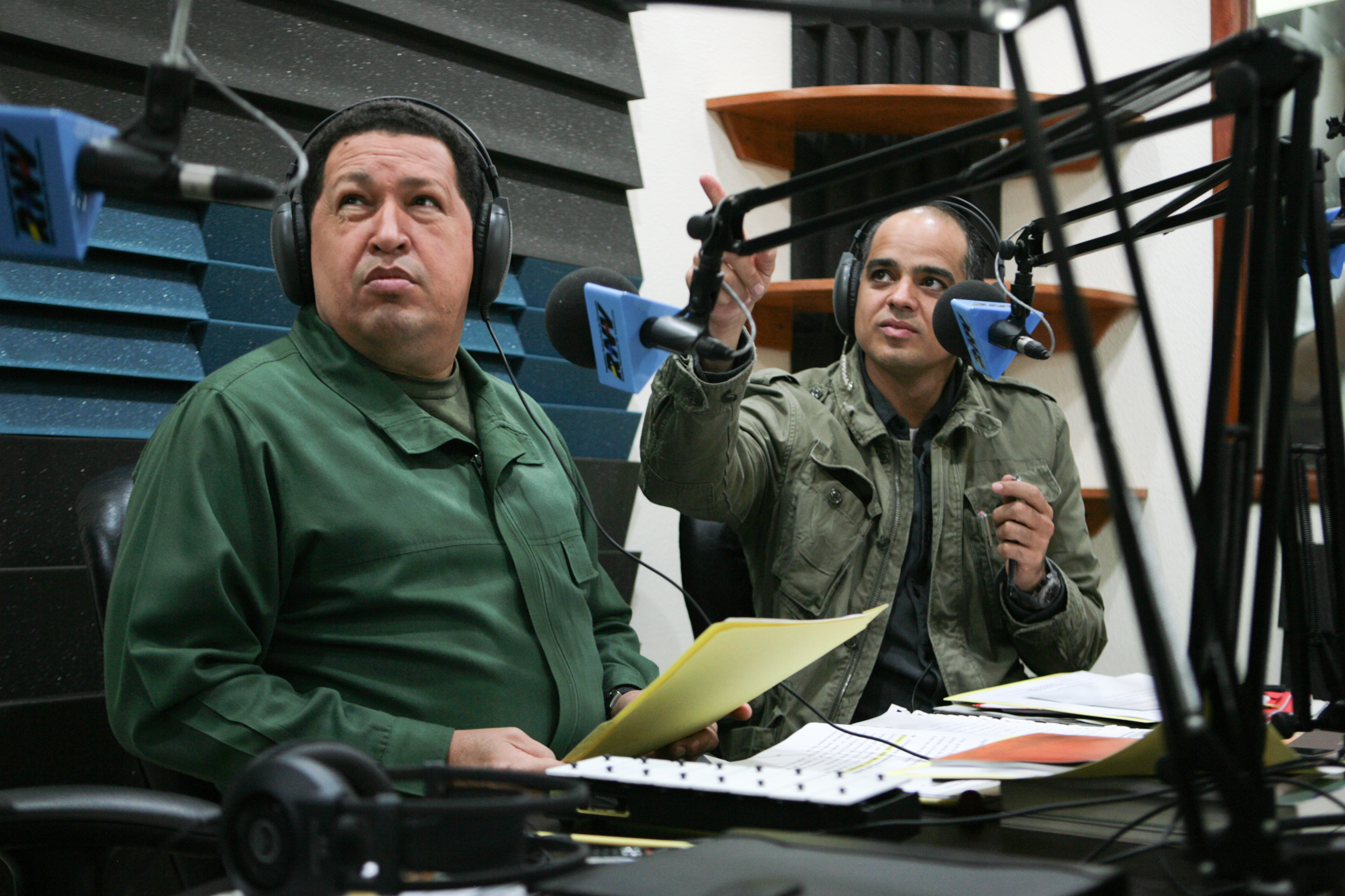 Izarra con Chavez radio
